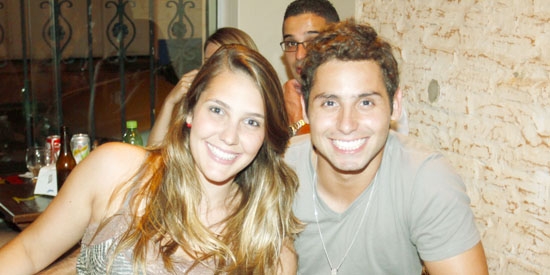 Ana Clara Gonçales e João Manoel Querino Tristão em restaurante da cidade